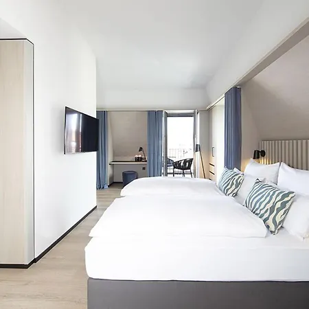 4k Hotel